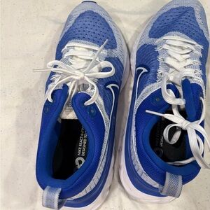 Like new Nike Dynamic Blue and White Sneakers